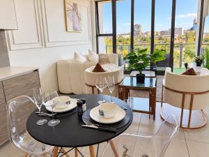 The Luxe Nest Modern and Cozy Stay