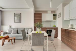 Chmielna Park - City Center & Parking by Downtown Apartments