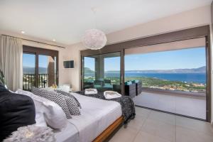 Sea View Villa w Heated Infinity Pool, Jacuzzi, Cinema