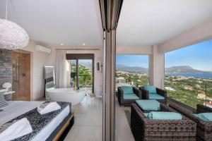 Sea View Villa w Heated Infinity Pool, Jacuzzi, Cinema