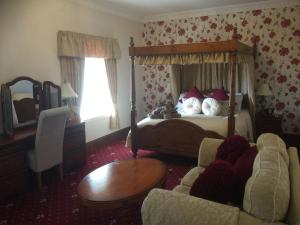 Four Poster Rooms room in Glenspean Lodge Hotel
