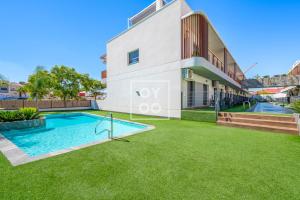 Benoa South Penthouse, 40m Pool, Solarium, BBQ by Oyoostays