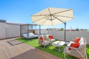 Benoa South Penthouse, 40m Pool, Solarium, BBQ by Oyoostays