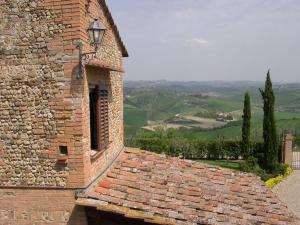 Flat with shared pool and air conditioning