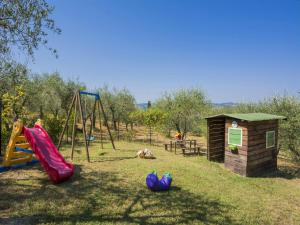 Flat with shared pool and air conditioning