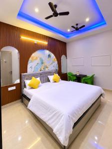 Hotel Radha Rani Near ISKCON Temple