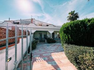 Family Beach House in Siracusa with Large Terrace