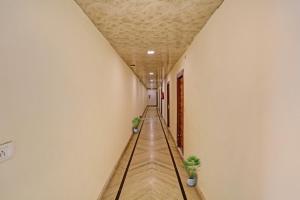 Hotel O Raas Near Hira Sweet