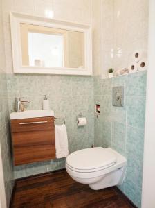 Top Central The Golden Nest - 3Bdr AC Free WiFi - Steps To Main Attractions