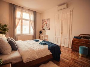 Top Central The Golden Nest - 3Bdr AC Free WiFi - Steps To Main Attractions