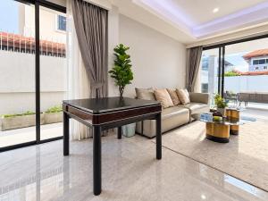 Jomtien 5BR Pool Villa Billiards Mahjong