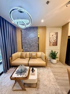Luxury Apartment with Balcony