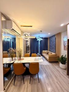 Luxury Apartment with Balcony