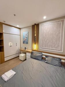 Luxury Apartment with Balcony