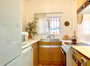 Apartment sea views nice sunset, pool, 3 minutes walking beach