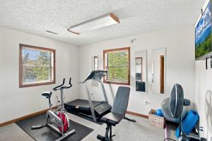 2BR Top-Floor Condo with Views & Resort Amenities