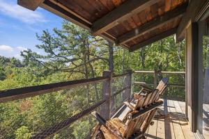2BR Top-Floor Condo with Views & Resort Amenities