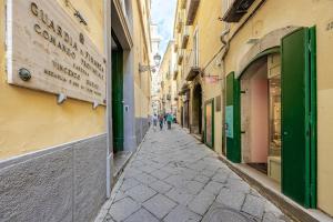 Studio apartment in the center, within walking distance of the sea