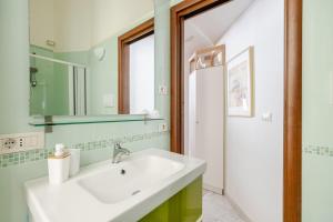 Studio apartment in the center, within walking distance of the sea