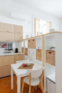 Studio apartment in the center, within walking distance of the sea
