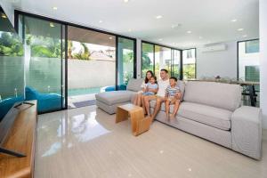 4BR Private Pool Villa UTK B4 Steps from Kata Beach