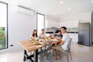 4BR Private Pool Villa UTK B4 Steps from Kata Beach