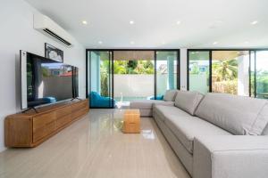 4BR Private Pool Villa UTK B4 Steps from Kata Beach
