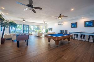 Sleeps 32 Direct on Beach: Pool, Hot Tub, Games!