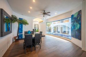 Sleeps 32 Direct on Beach: Pool, Hot Tub, Games!