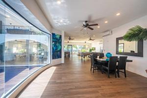 Sleeps 32 Direct on Beach: Pool, Hot Tub, Games!