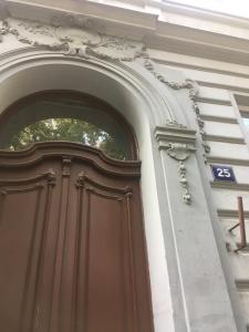 Art Nouveau apartment in the best neighborhood in Prague