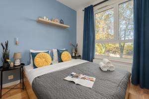 Lumina I 2BR Apt with Parking & Balcony & AC