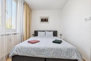 Apartment 20 minutes from City Center near Polus w Coffee, Tea, TV