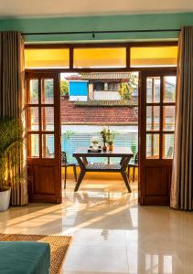 1 Bhk luxurious Spacious Stay Nr Benalium beach With 3 Balconies and Reserve Parking with Private Entry