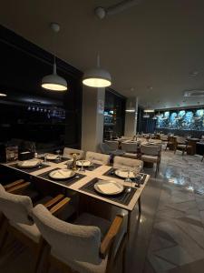 Heaven Premium Hotel Restaurant & Airport Shuttle