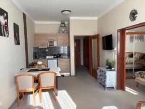 Karos Wellness Apartman -Alma 615