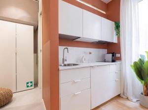 Cantoni 4B - Studio at Colosseum