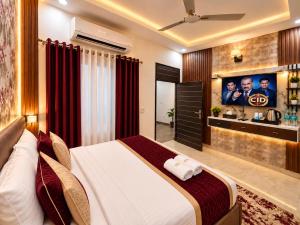 Hotel Grand Ballmont Suite Near IGI Delhi Airport - Free Airport and Aerocity Pickup & Drop