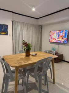 Airport Layover Studio Condo by A&C
