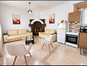 Philoxenia traditional house private jacuzzi