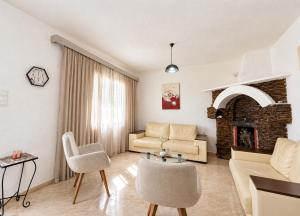 Philoxenia traditional house private jacuzzi