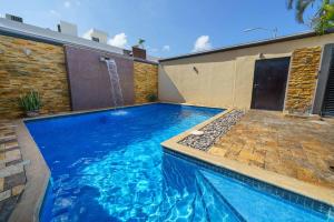Gaming Villa - 4 Bedrooms - Private Pool - Movie Theater - fits 10