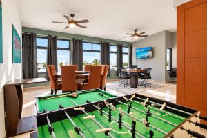 Gaming Villa - 4 Bedrooms - Private Pool - Movie Theater - fits 10