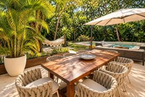 Corasol Villa, 4 King Suites and Private Pool