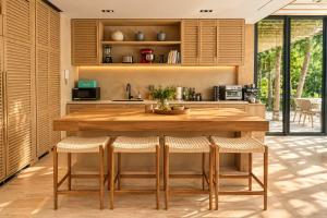 Corasol Villa, 4 King Suites and Private Pool