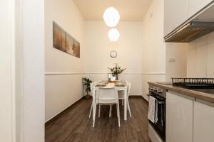 Cozy 5-Bedroom Apartment in the Centre