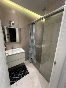 Duplex with Rooftop Pool and No Overlooking Neighbors