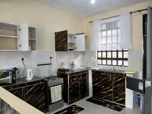 Azois Residency Batian