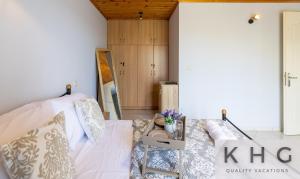 Four Flats, with Sea view, One Loft one Apartment and Two studios with sea view!