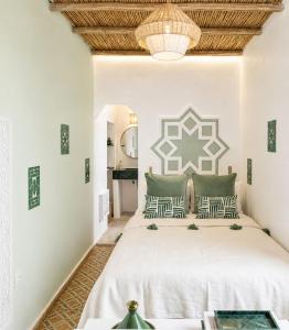 Riad Majwril by Samar